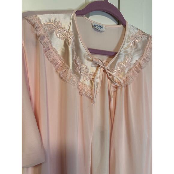 188. Vintage Phil-Maid nylon robe; pink; size 36/38 - Picture 2 of 5
